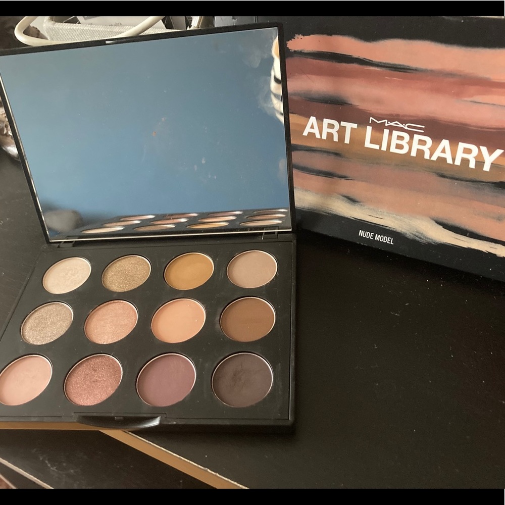 MAC Nude mode eyeshadow palette with original box